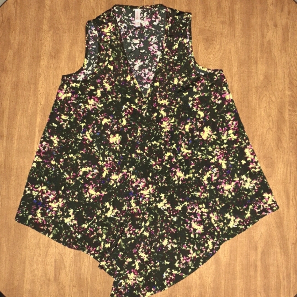Sz Small Fun & Flowing Summer Shirt